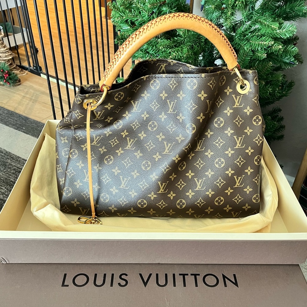 Louis Vuitton Artsy MM Monogram Bag